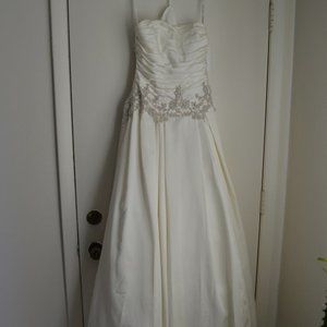 Wedding Dress - New (Size 4)